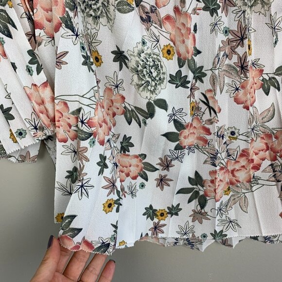 Magnolia South Floral Accordion Cold Shoulder Top - Picture 5 of 9